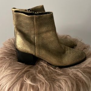 Pristine condition Sam Edelman gold ankle boots!
